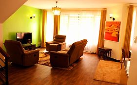 Little Green Room Homestay Near Jkia Airport & Sgr Railway Station